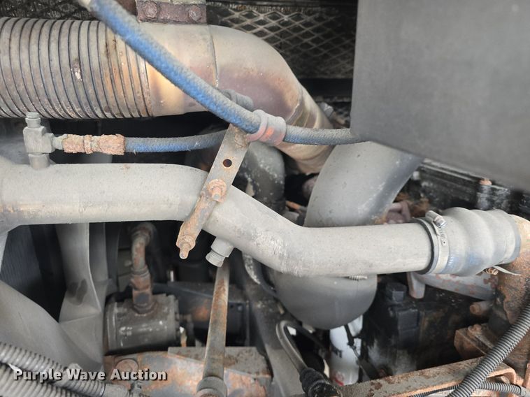 image for item DQ4427 2006 Gillig shuttle bus