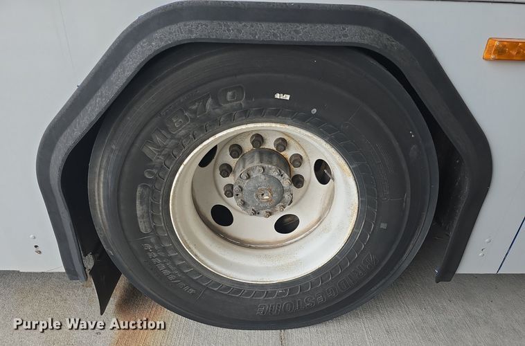 image for item DQ4427 2006 Gillig shuttle bus