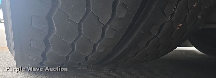 image for item DQ4427 2006 Gillig shuttle bus