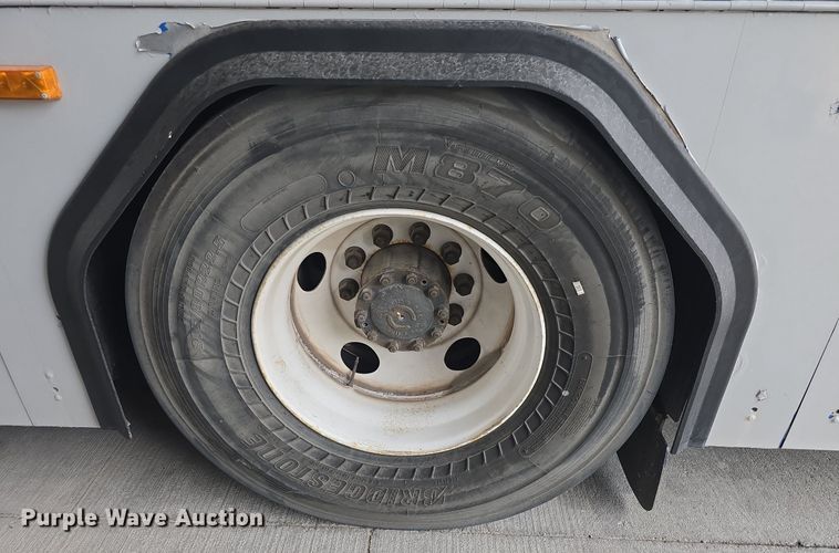 image for item DQ4427 2006 Gillig shuttle bus