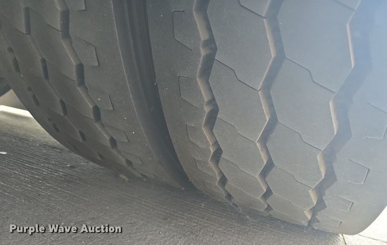 image for item DQ4427 2006 Gillig shuttle bus