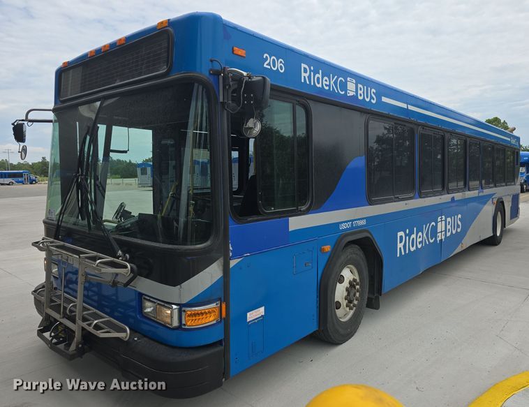 image for item DQ4429 2006 Gillig shuttle bus