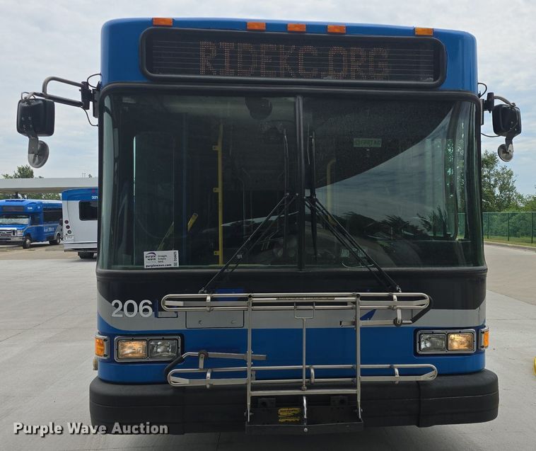image for item DQ4429 2006 Gillig shuttle bus