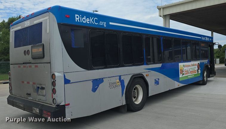 image for item DQ4429 2006 Gillig shuttle bus