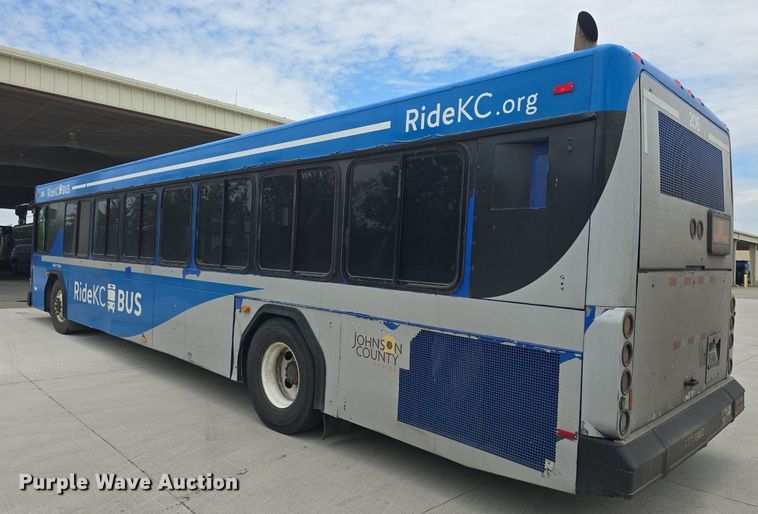 image for item DQ4429 2006 Gillig shuttle bus