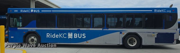 image for item DQ4429 2006 Gillig shuttle bus