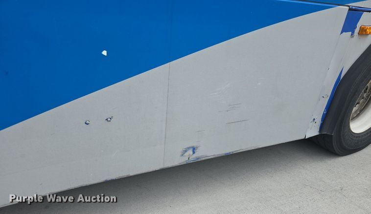 image for item DQ4429 2006 Gillig shuttle bus