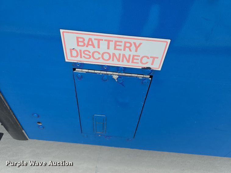 image for item DQ4429 2006 Gillig shuttle bus