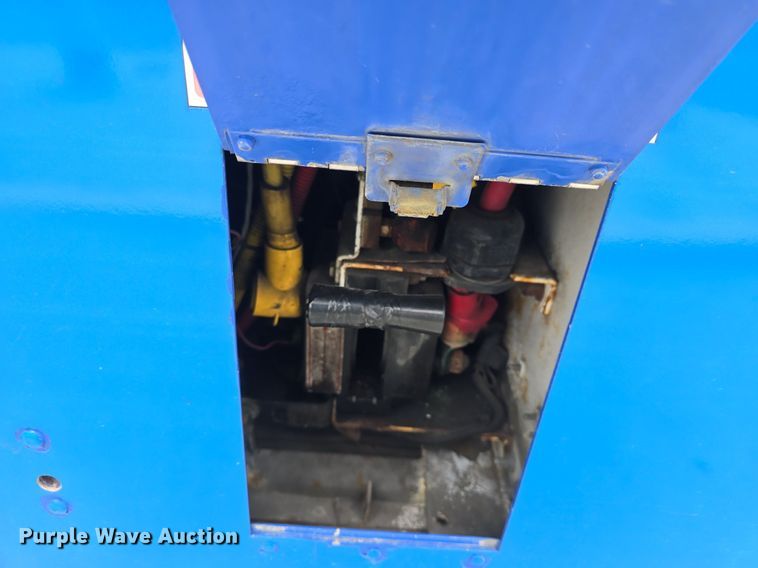 image for item DQ4429 2006 Gillig shuttle bus