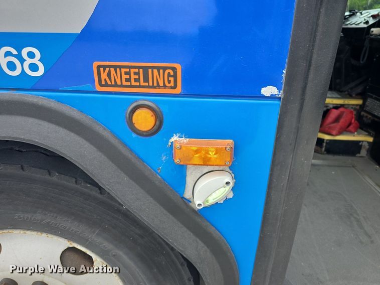 image for item DQ4429 2006 Gillig shuttle bus