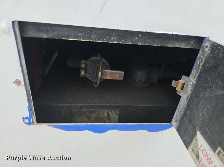 image for item DQ4429 2006 Gillig shuttle bus