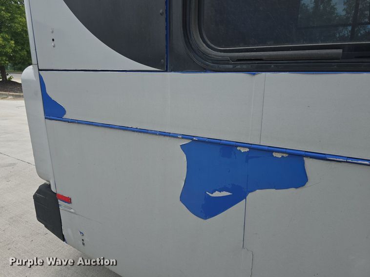 image for item DQ4429 2006 Gillig shuttle bus