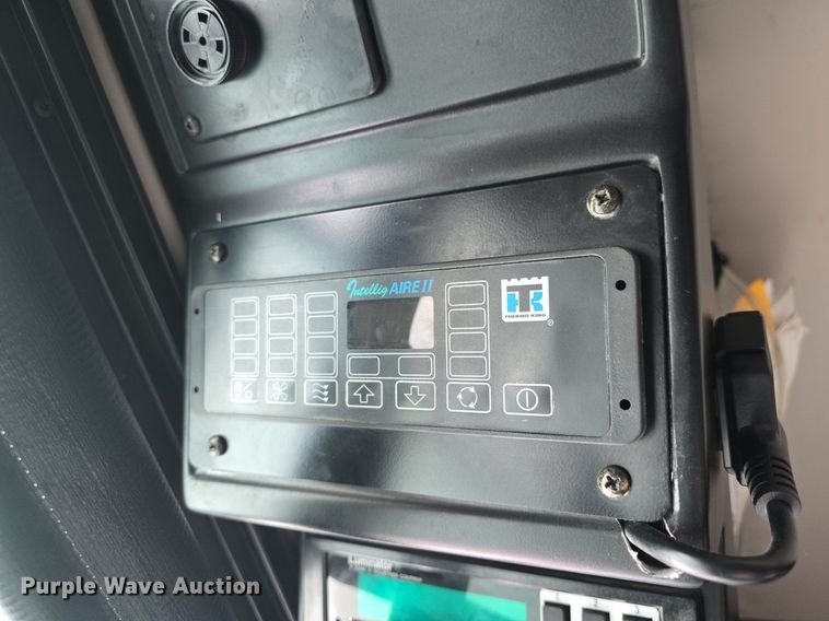 image for item DQ4429 2006 Gillig shuttle bus