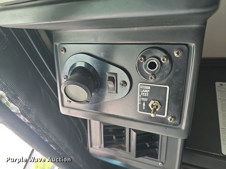 image for item DQ4429 2006 Gillig shuttle bus