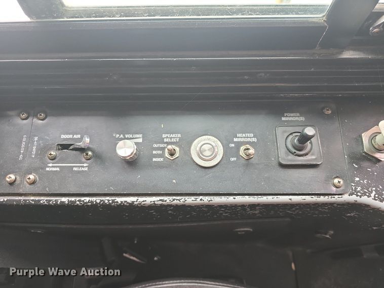 image for item DQ4429 2006 Gillig shuttle bus