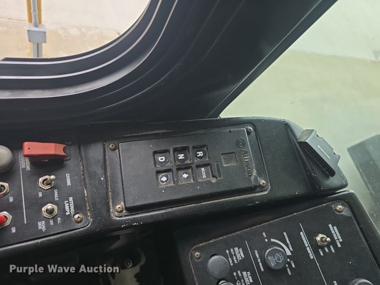 image for item DQ4429 2006 Gillig shuttle bus