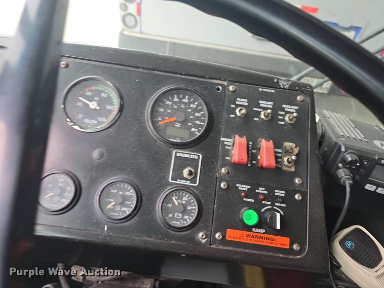 image for item DQ4429 2006 Gillig shuttle bus