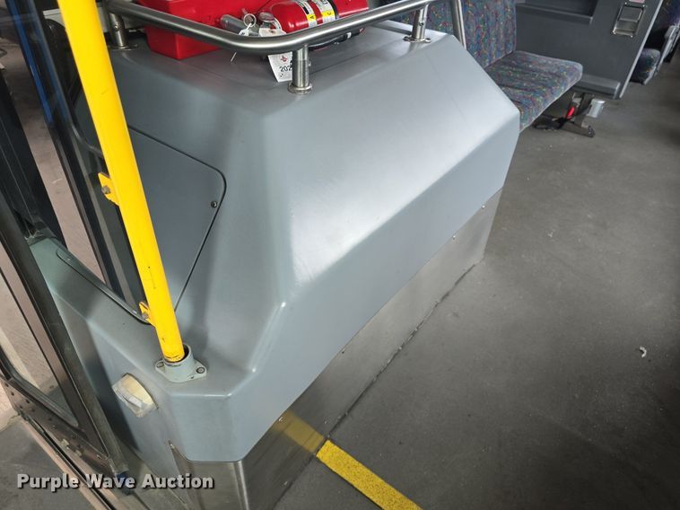 image for item DQ4429 2006 Gillig shuttle bus