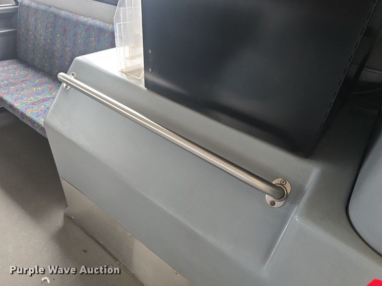 image for item DQ4429 2006 Gillig shuttle bus