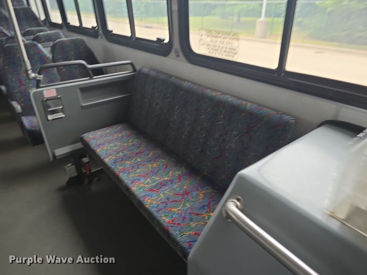 image for item DQ4429 2006 Gillig shuttle bus