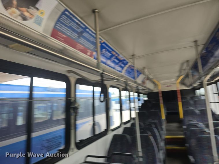 image for item DQ4429 2006 Gillig shuttle bus