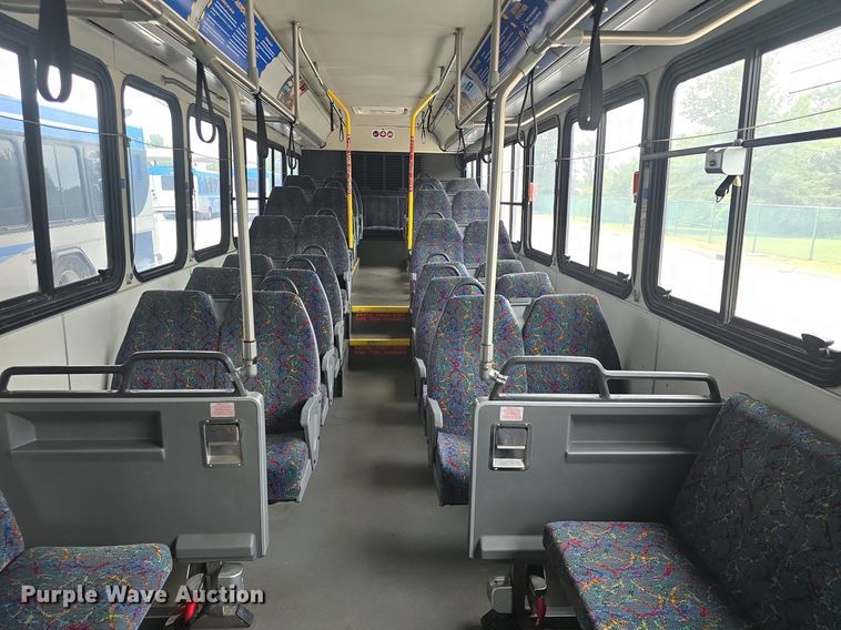 image for item DQ4429 2006 Gillig shuttle bus