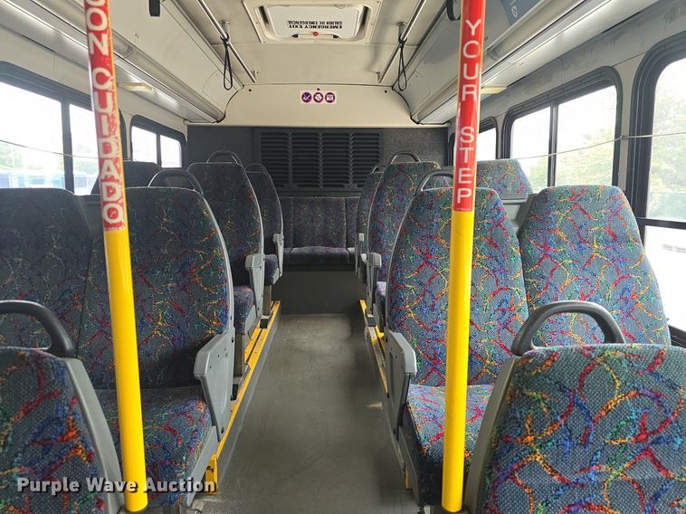 image for item DQ4429 2006 Gillig shuttle bus