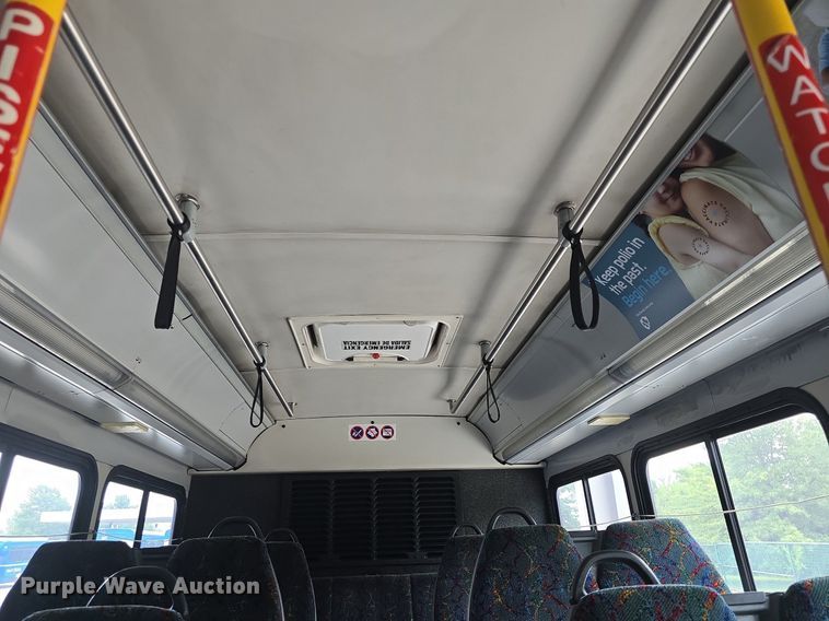 image for item DQ4429 2006 Gillig shuttle bus