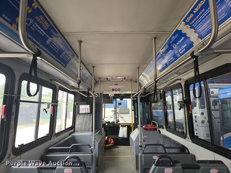 image for item DQ4429 2006 Gillig shuttle bus