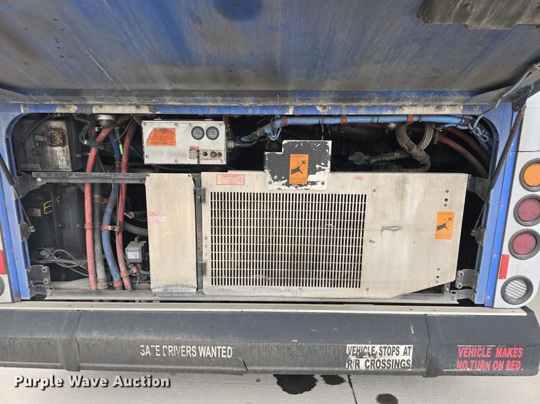 image for item DQ4429 2006 Gillig shuttle bus