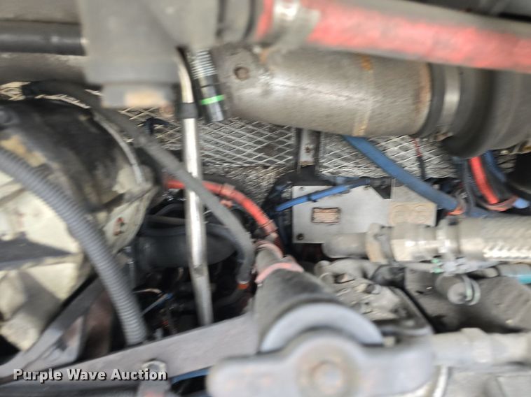 image for item DQ4429 2006 Gillig shuttle bus