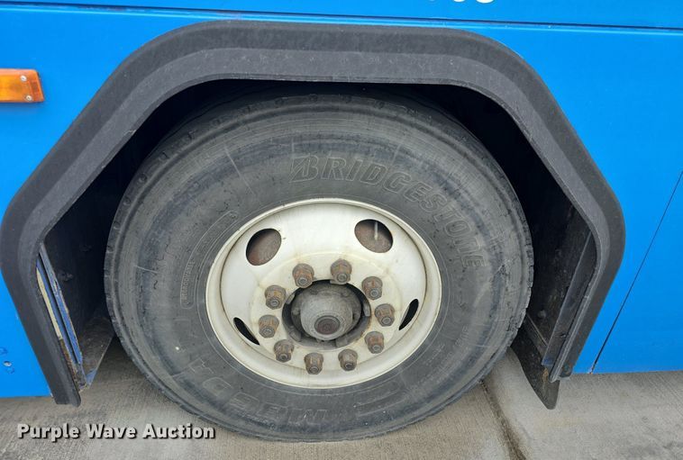 image for item DQ4429 2006 Gillig shuttle bus