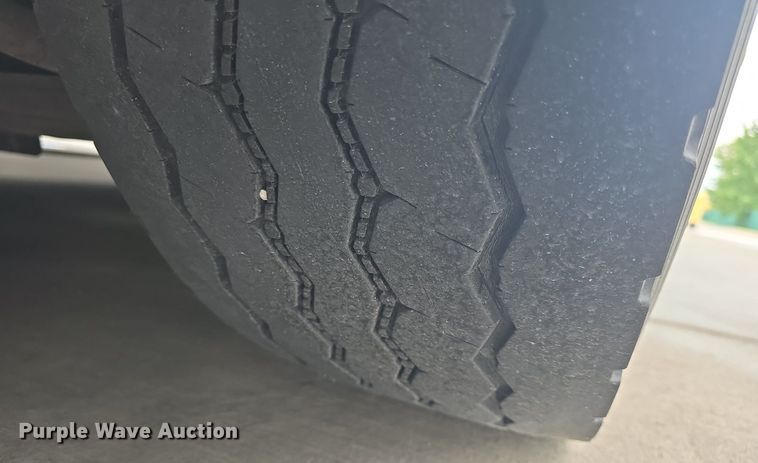 image for item DQ4429 2006 Gillig shuttle bus