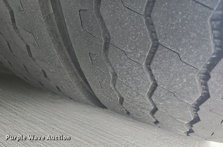 image for item DQ4429 2006 Gillig shuttle bus