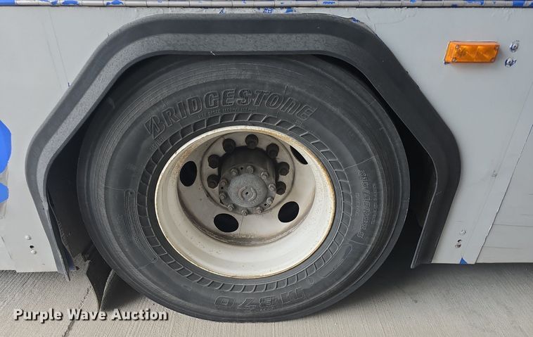 image for item DQ4429 2006 Gillig shuttle bus