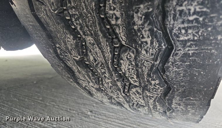 image for item DQ4429 2006 Gillig shuttle bus