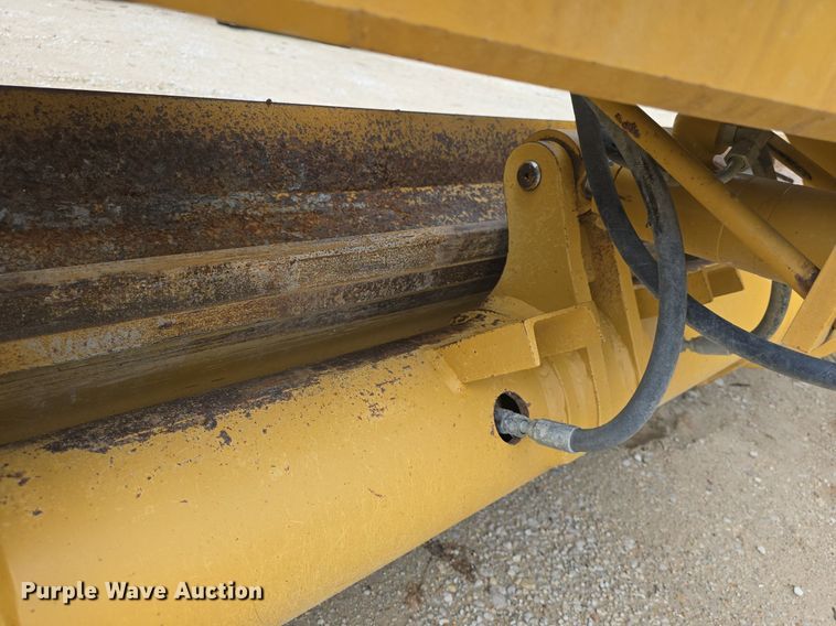 image for item DQ4433 2012 Caterpillar 140M2  motor grader