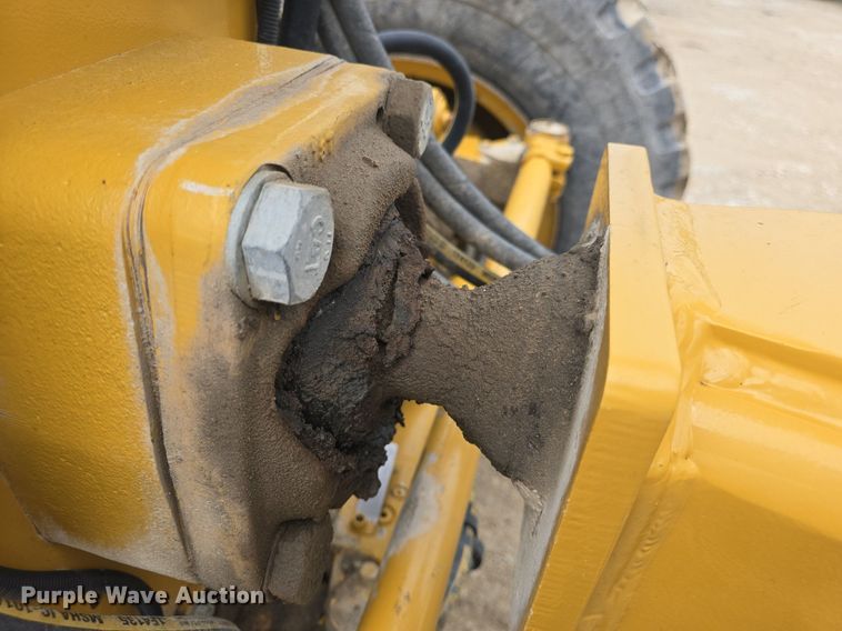 image for item DQ4433 2012 Caterpillar 140M2  motor grader