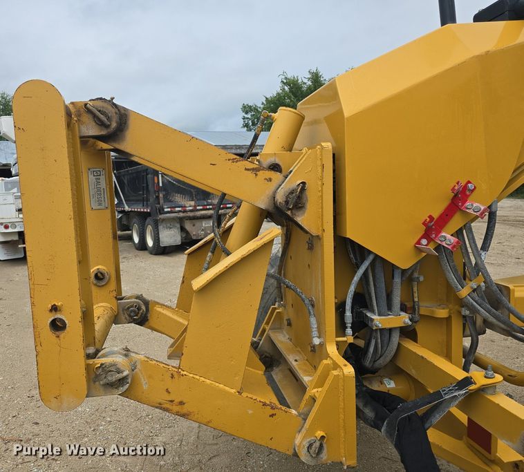 image for item DQ4433 2012 Caterpillar 140M2  motor grader