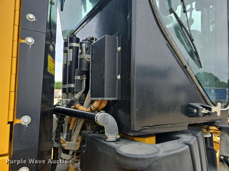 image for item DQ4433 2012 Caterpillar 140M2  motor grader