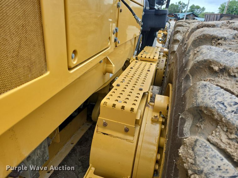 image for item DQ4433 2012 Caterpillar 140M2  motor grader