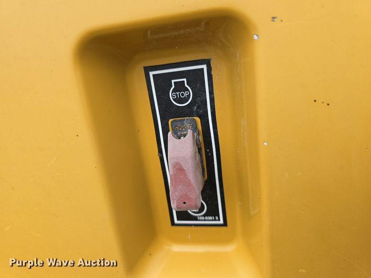 image for item DQ4433 2012 Caterpillar 140M2  motor grader