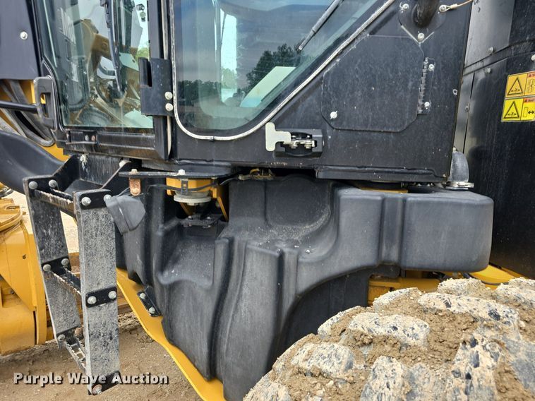 image for item DQ4433 2012 Caterpillar 140M2  motor grader