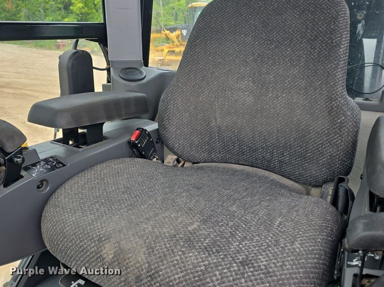 image for item DQ4433 2012 Caterpillar 140M2  motor grader