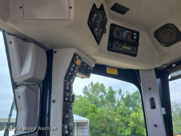 image for item DQ4433 2012 Caterpillar 140M2  motor grader