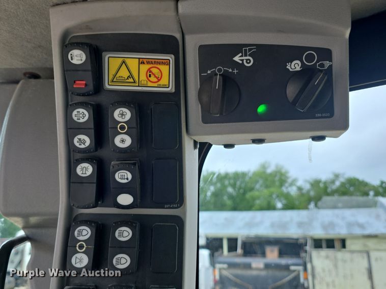 image for item DQ4433 2012 Caterpillar 140M2  motor grader