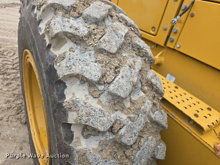 image for item DQ4433 2012 Caterpillar 140M2  motor grader