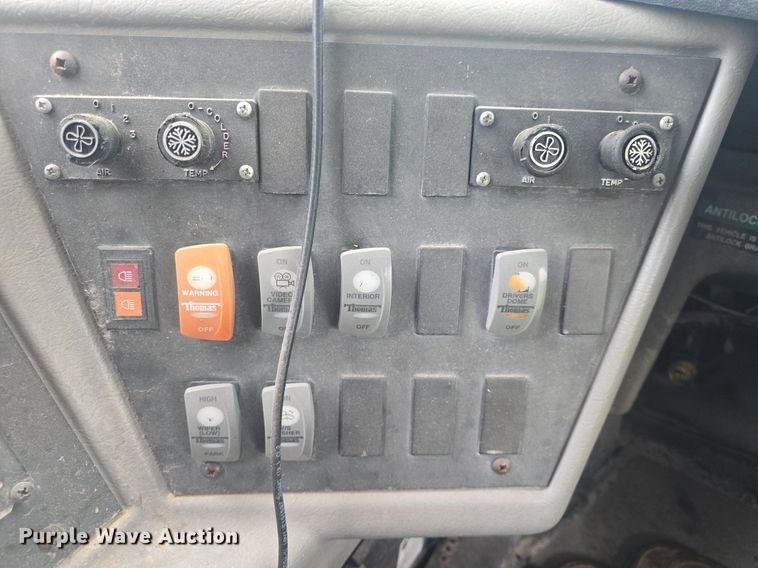 image for item DQ4439 2001 Freightliner FS65 school bus