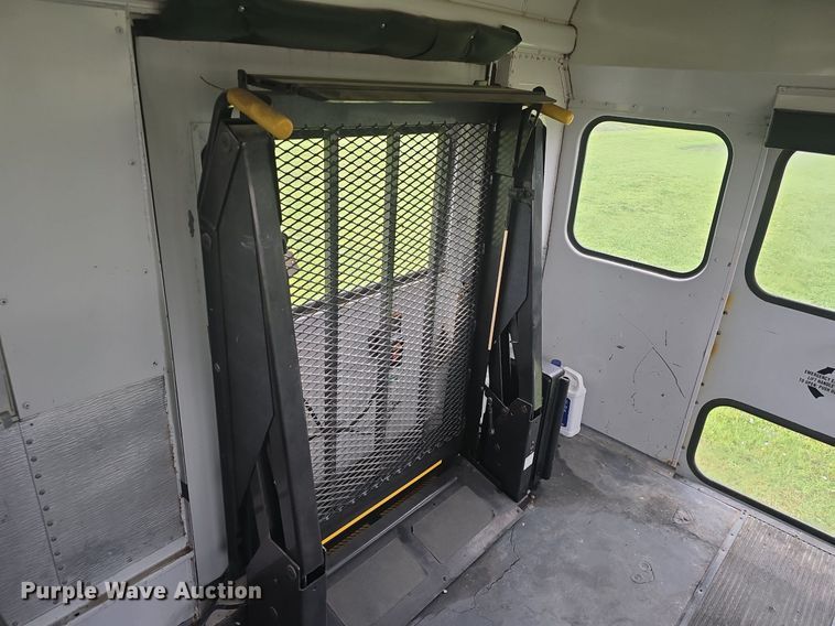 image for item DQ4439 2001 Freightliner FS65 school bus