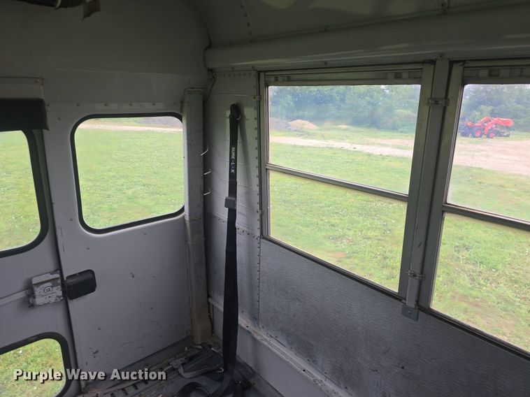 image for item DQ4439 2001 Freightliner FS65 school bus